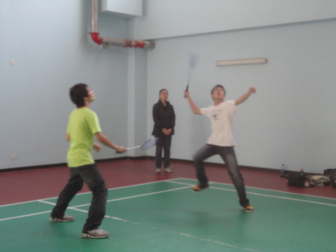 青春在赛场张扬,梦想在手中腾飞——“新生杯”羽毛球赛圆满落幕